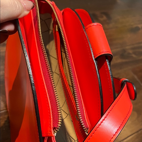 Red Leather Circle Bag by Manjerica a Portuguese Designer. - Picture 8 of 9